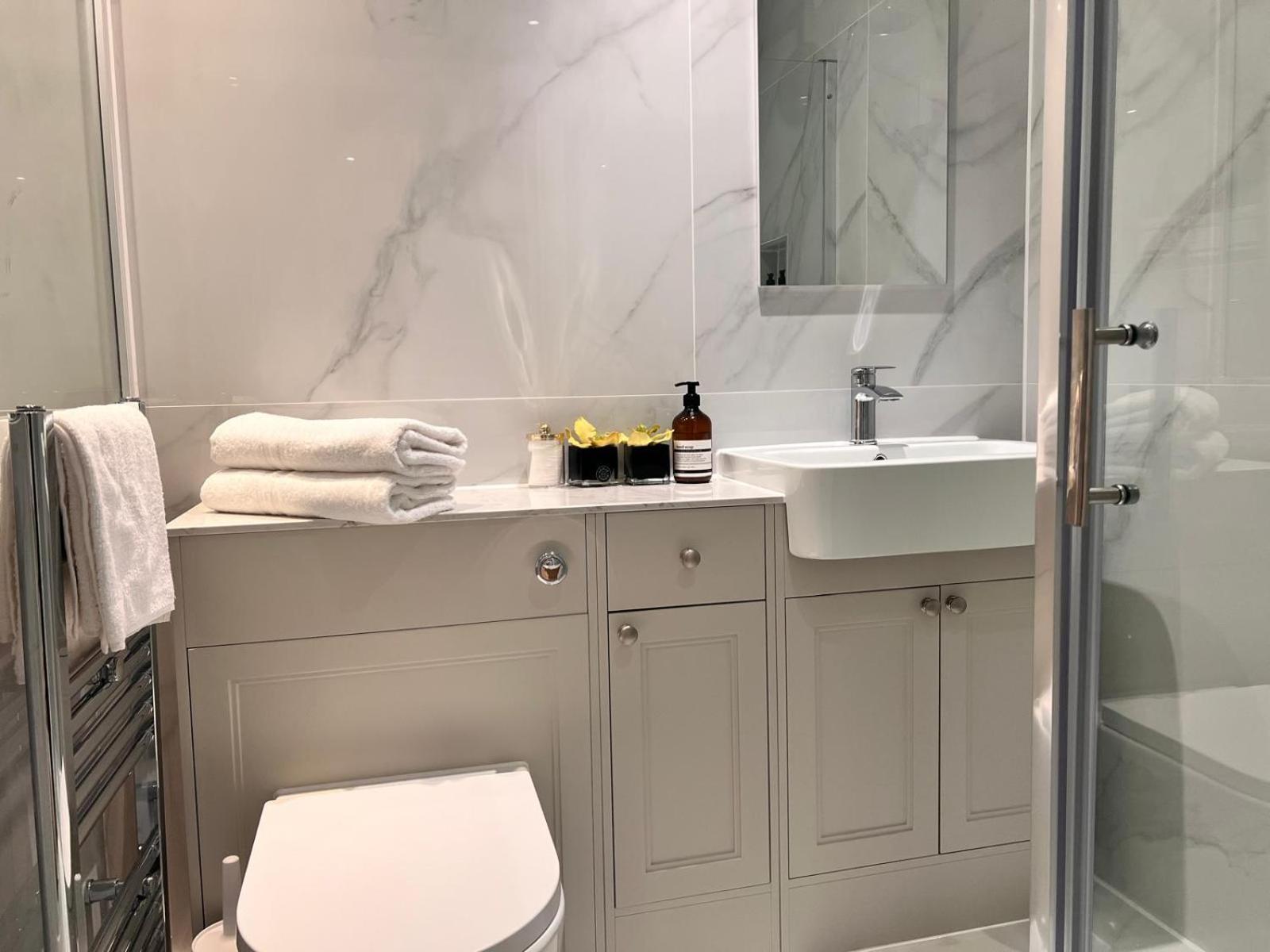 Elegant 1 Bedroom Flat Near Harrods ลอนดอน ภายนอก รูปภาพ